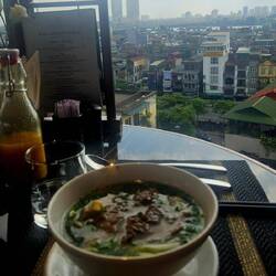 Ein letztes Frühstück mit Ausblick in Hanoi