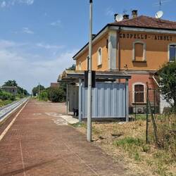 Het stationnetje van Ropollo. Weggelopen uit Il Postino.