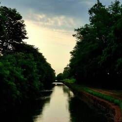 Deze aangelegde kanalen zijn het hart van de irrigatie voor de rijstteelt