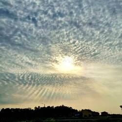 Deze morgen bij vertrek. Een wolkenfreak als ik kan dit niet negeren.