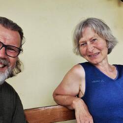 Annette, die 1. Via Alpina Wanderin auf meinem Weg, mit Zelt + kleinem Rucksack unterwegs👏