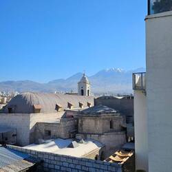Blick von der Dachterrasse des Hotels.