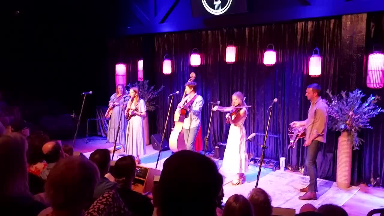 Wer kennt es nicht, vom berühmten Bluegrass Autor ... Sting 🤣