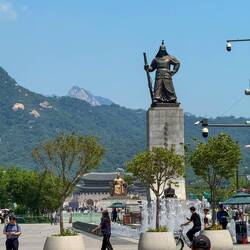 Admiral Yi Sun-Sin, König Sejong und der Palast