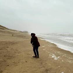 Am Strand konnte man kaum gerade stehen und ein Wasser Sand Gemisch Drang durch die Kleidung.
