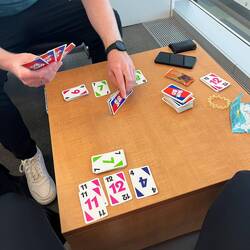 Zeitvertreib vorm Boarding