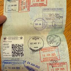 Mein Reisepass nach der Tour. 9 Seiten vollgestempelt an 11 Grenzen = 22 Ein- und Ausreisen