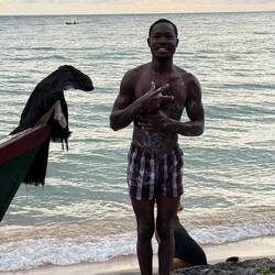 Christopher (Lake Malawi) bei der Morgentoilette und nach getaner Arbeit (Fischer).
