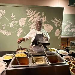 Victoria Falls (Zimbabwe). Sie strahlen halt alle. Egal wo. Ein breites freundlichen Lachen.