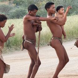 Aus einer anderen Zeit. Die San (Buschleute) in Namibia.