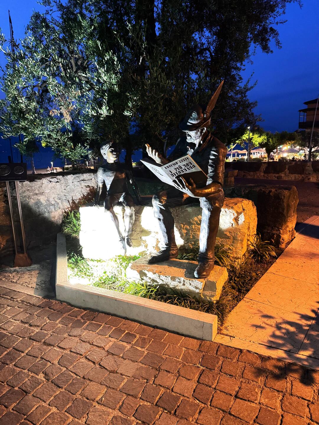 Torri bei Nacht