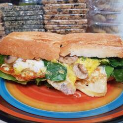 Leckere Sandwiches gibt's auf dem San Blas Markt schon für 10 SOL!