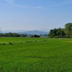 De Appenijnen zijn zichtbaar. Steeds duidelijker.