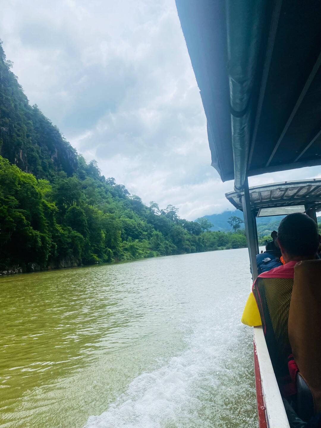 Slow Boat nach Muang Khua