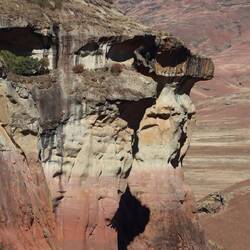 ...und den Mushroom Rock, der wie ein Gesicht ins Tal blickt