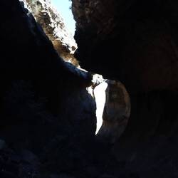 ...einer tiefen Scharte im Berg