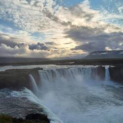 Der Goðafoss im Abendlicht
