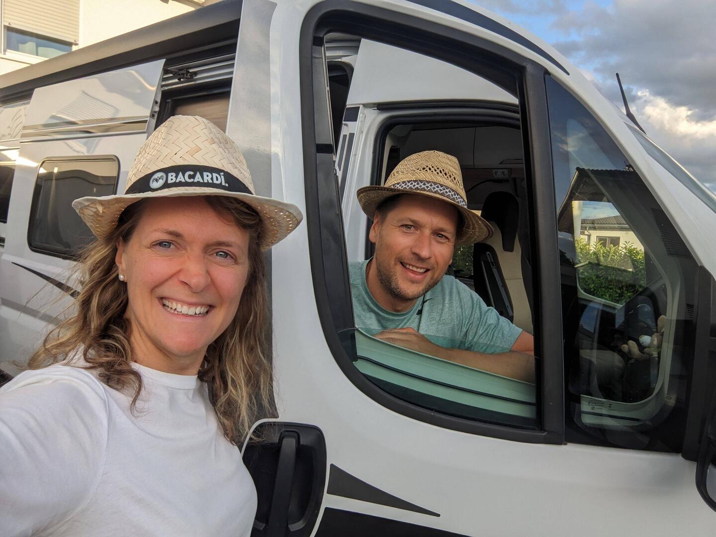 Auf los geht's los 😎 Nach langem planen, packen und beladen sind wir nun endlich startklar 🚐