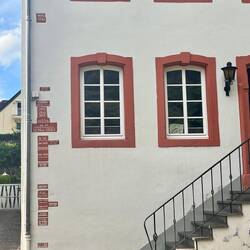 Hochwassermarken in Kues, das höchste 1993