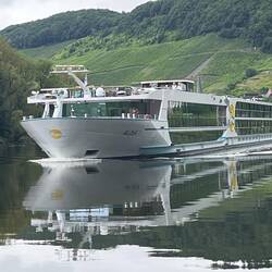 Begegnung bei Ürzig, Mosel-km 119
