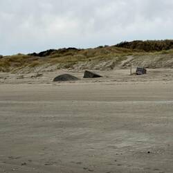 Überall Reste von Weltkriegs Bunkern