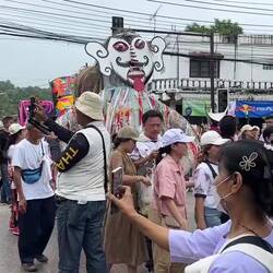 The procession to Wat Phon Chai.