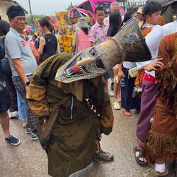 The procession to Wat Phon Chai.