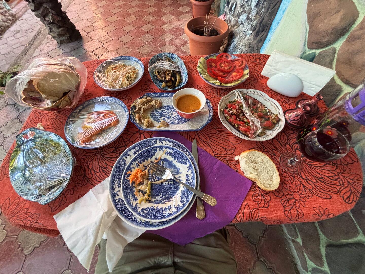 Maia hat mich zweimal mit einem guten Abendessen und Frühstück versorgt. Mega nett.