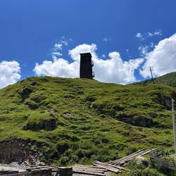 Von diesen Wehrtürnen hat es hunderte 80 nit Personen Platz