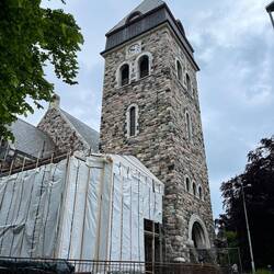 Leider war diese herrliche Steinkirche fast komplett eingerüstet und geschlossen