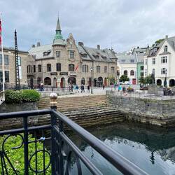 Ålesund ein Städtchen zwischen tollen Jugendstil- und leider häßlichen 70ziger Jahre Gebäuden