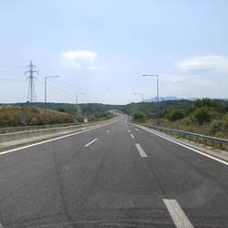 Bis zum Horizont in beiden Richtungen kein weiteres Fahrzeug.