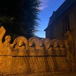 Römisches Weinschiff von Neumagen, Nachbildung der Steinskulptur