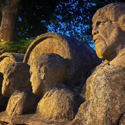 Römisches Weinschiff (Nachbildung) mitten in Neumagen (Ausschnitt)