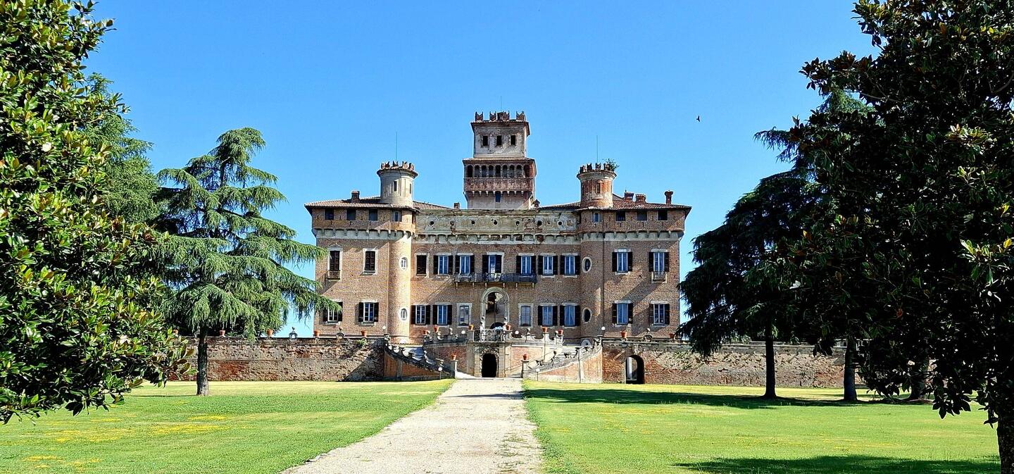 Schande dat ze zo' n prachtig kasteel privatiseren.