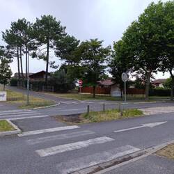 Sieht ein bisschen aus wie in so einer Westernstadt, fehlen nur noch die Steppenläufer