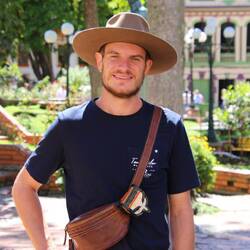 Dillon's neue Carriel - was er wohl darin verstaut? 🤷🏼‍♀️