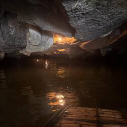 da sind mer dur Höhle underem Berg duregfahre