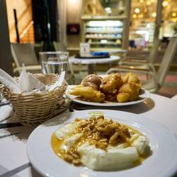Café Stani - Loukoumades und Joghurt