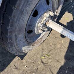 ein paar Stunden später: der Reifen ist wieder platt. Das frustet !!!