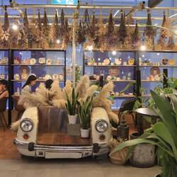 Walking on Sunshine Café