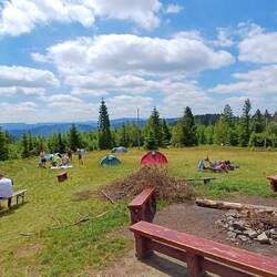 Zelte bei der Berghütte
