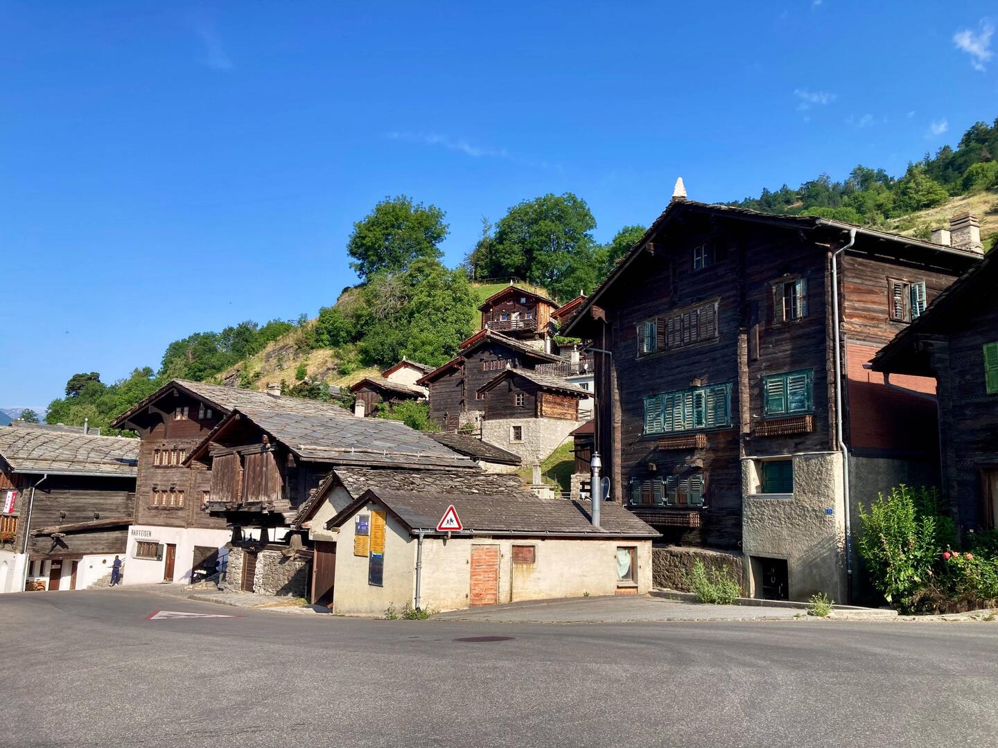Typische Walliser Häuser in Ausserberg