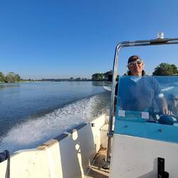 Daar gaan we. Daniele is een waterrat en geniet van onze verwondering.