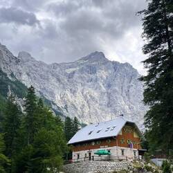 Aljazev Dom im wunderschöne Vrata-Tal