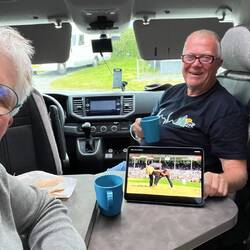 Gemütlich beim Kaffee trinken und Schwingen schauen