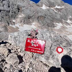 Perfekt markiert die Wanderwege mit dene Punkt u Striche