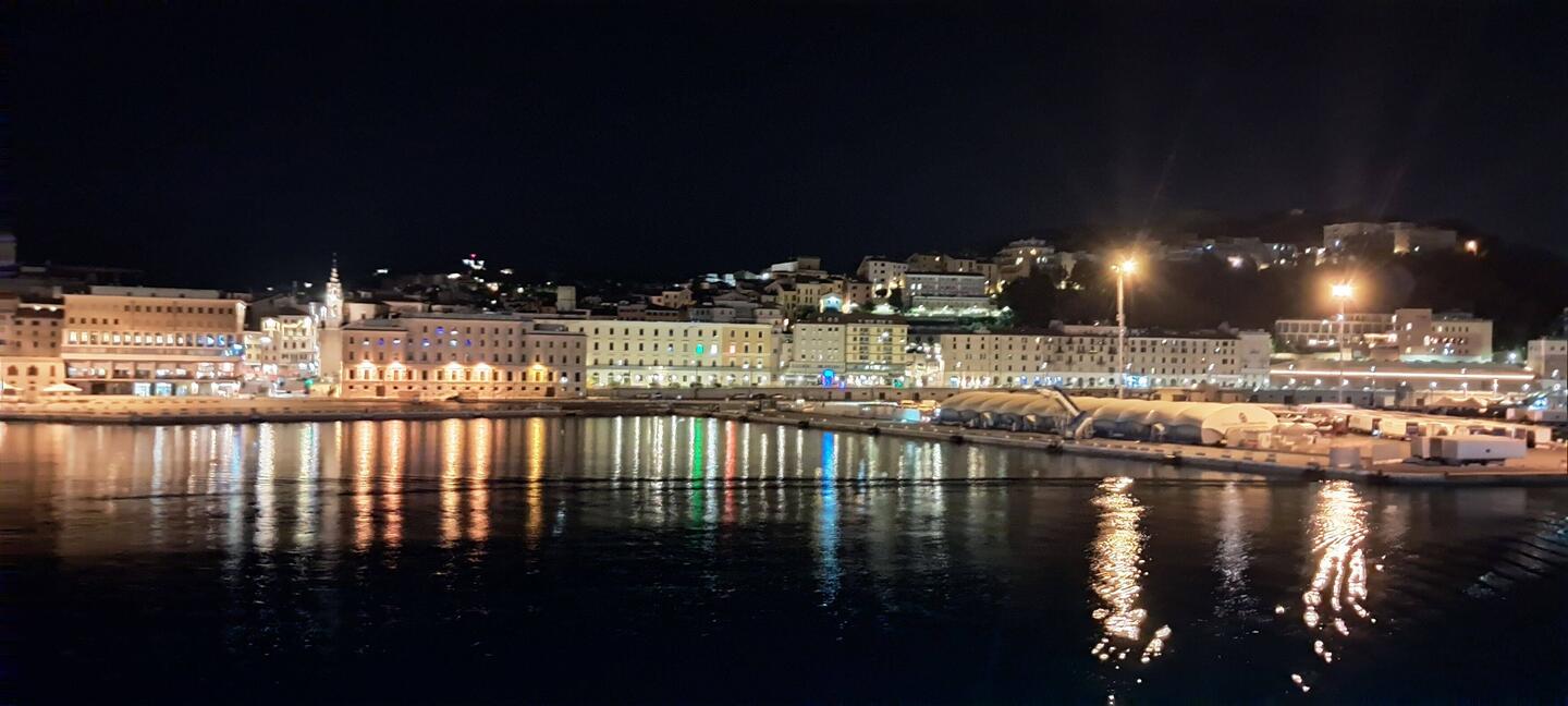 Ancona bei Nacht