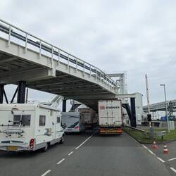Premiere für Nina: Erste Fahrt auf der Fähre und gleich bei den dicken Jungs 💪🏼🚛