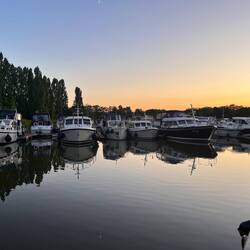 Blick vom Achterdeck auf die Marina Schweich